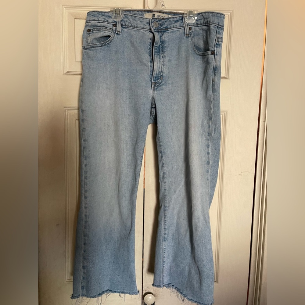Distressed Gap boot cut stretch ankle jeans size 12